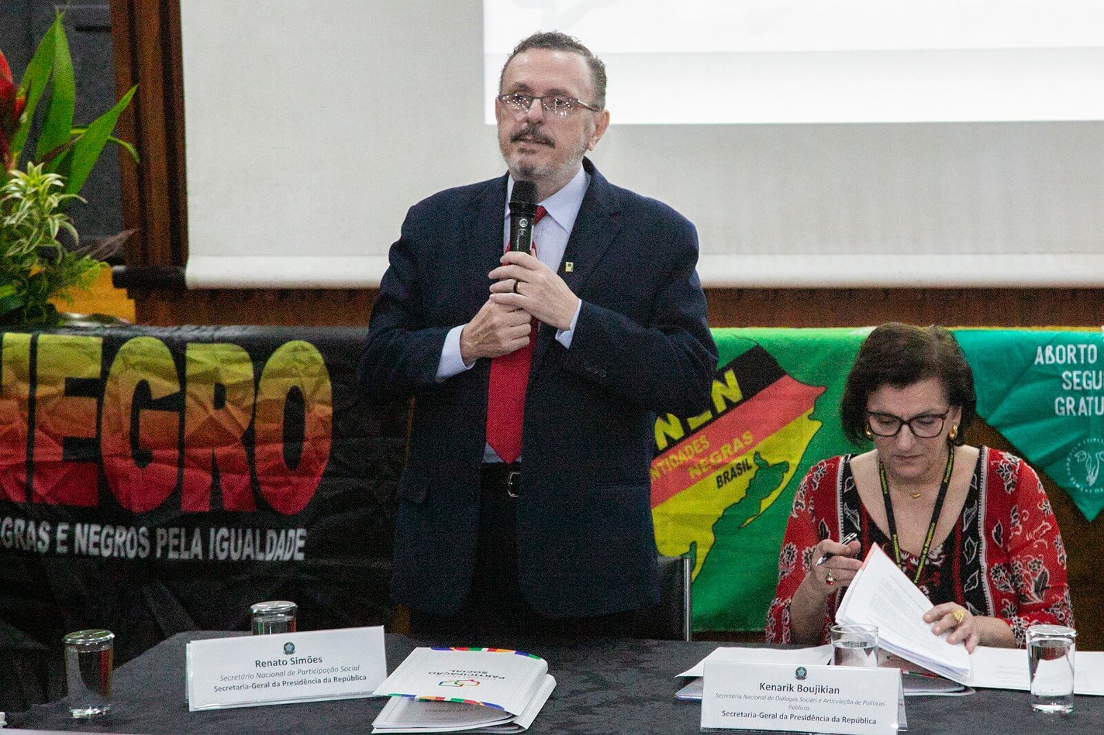 Renato Simões, Secretário Nacional de Participação Social da Secretaria Geral da Presidência da República do Brasil: “convido os movimentos sociais e os cidadãos e cidadãs para participarem da consulta pública do texto que será debatido na Cúpula Social e entregue ao presidente Lula”. Foto: Divulgação/SGPR