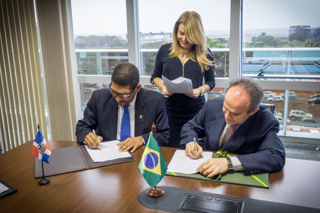 Assinatura de 4 Projetos com República Dominicana 1.JPEG