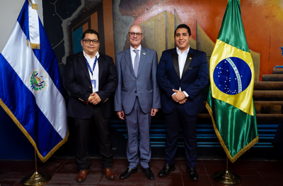 Brasil apoia recuperação de escola em El Salvador