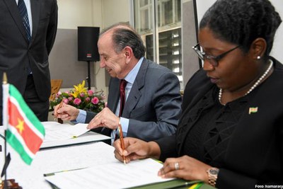 Brasil assina quatro novos projetos de cooperação com o Suriname.JPEG