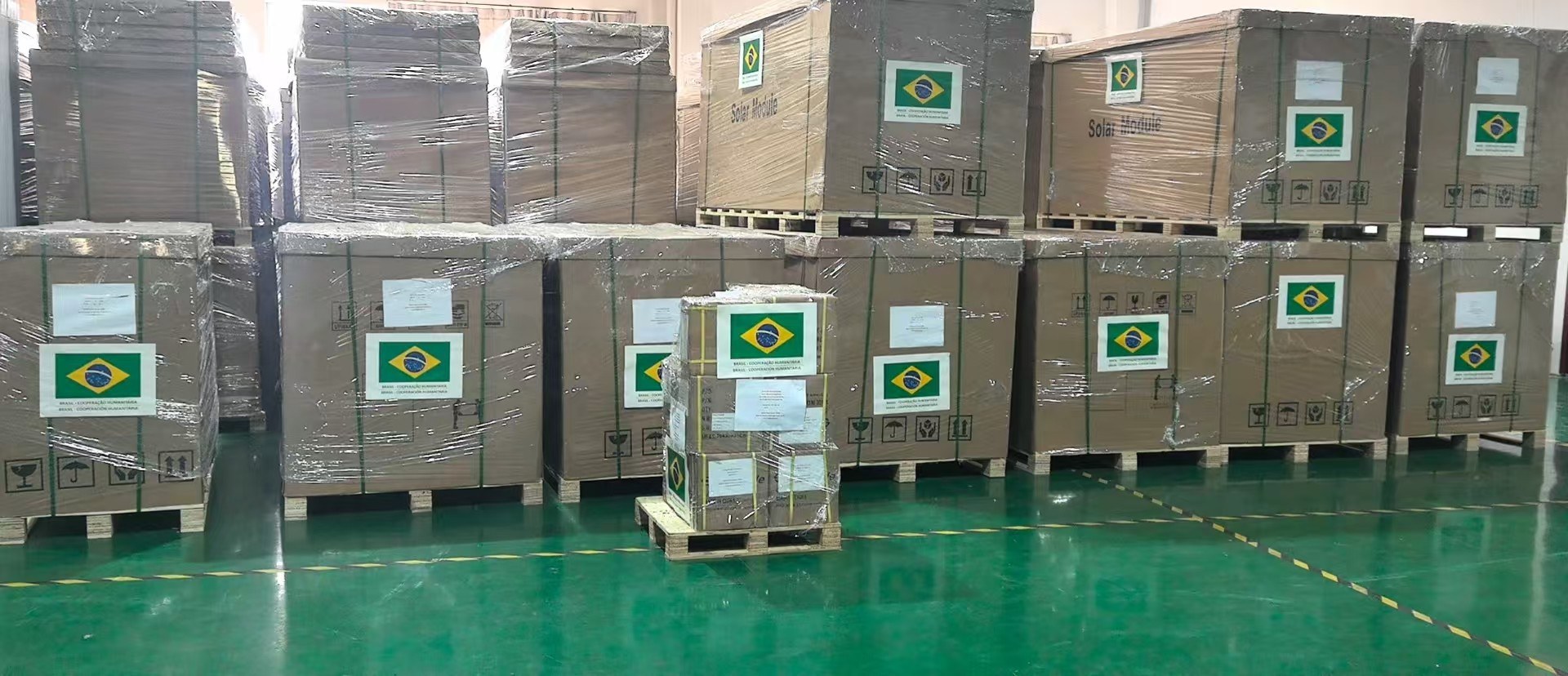 thumbnail_Painéis solares e acessórios paletizados.jpg