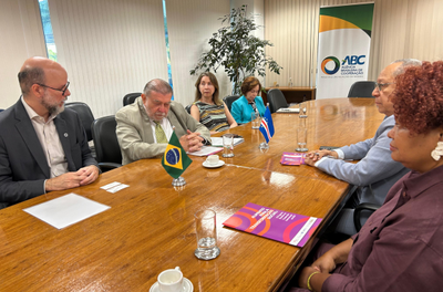 O Governo do Brasil e o Governo de Cabo Verde assinaram projeto de cooperação técnica voltado ao fortalecimento da regulação nos setores farmacêutico, alimentar e da saúde
