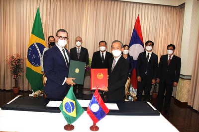 Laos_signature3.jpg