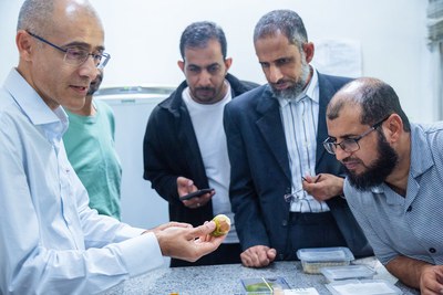 Cooperação: pesquisadores de Omã conhecem controle de pragas agrícolas no Brasil