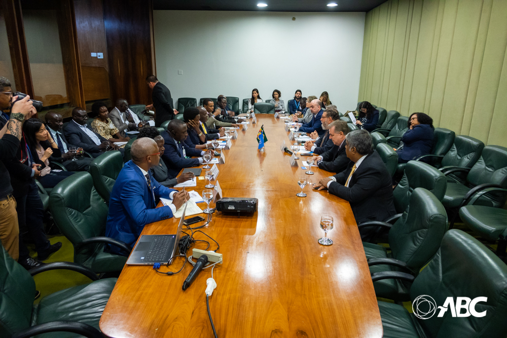 Delegação de Uganda vem ao Brasil conhecer Programa de Alimentação Escolar 4.JPEG