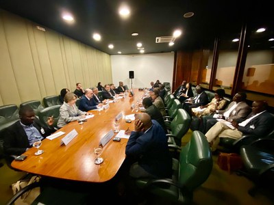 Delegação de Uganda vem ao Brasil conhecer Programa de Alimentação Escolar.JPEG