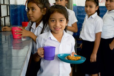 Escolas Sustentáveis Promovendo Alimentação Saudável e Criando Oportunidades Rurais em El Salvador.JPEG