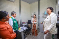 Visita da presidenta do Suriname ao CRAS Guará apresentou experiências brasileiras em assistência social, Cadastro Único e transferência de renda que poderão subsidiar futuras iniciativas de cooperação técnica entre os dois países