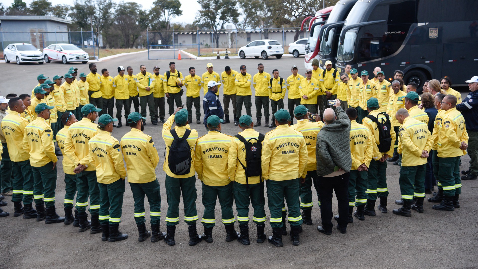 Missão Humanitéria Canadá_saida do avião _03.jpg