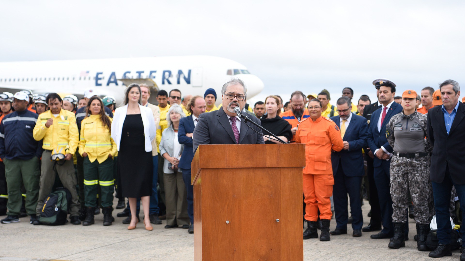 Missão Humanitéria Canadá_saida do avião _10.jpg