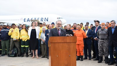 Missão Humanitéria Canadá_saida do avião _10.jpg