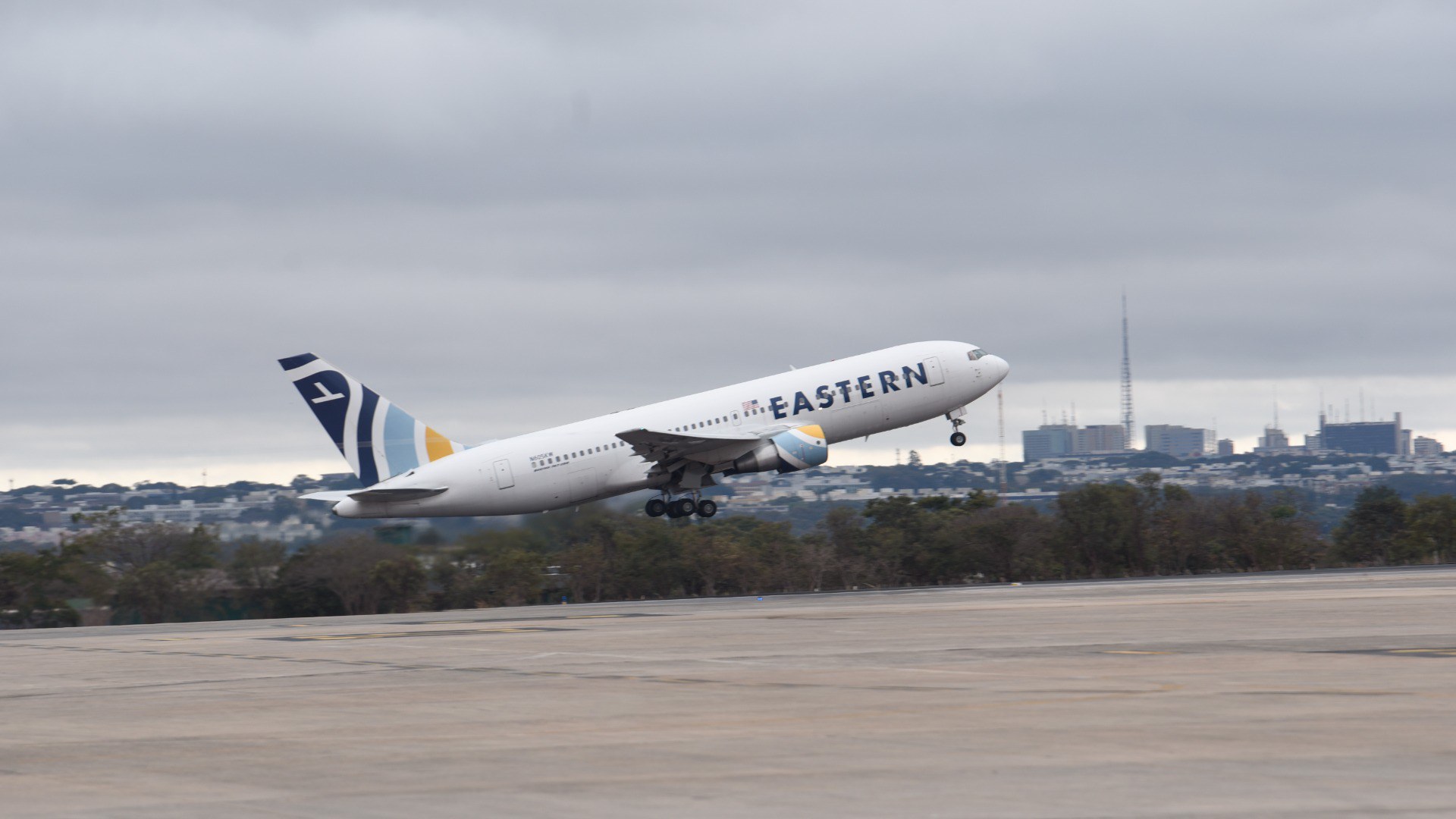 Missão Humanitéria Canadá_saida do avião _18.jpg