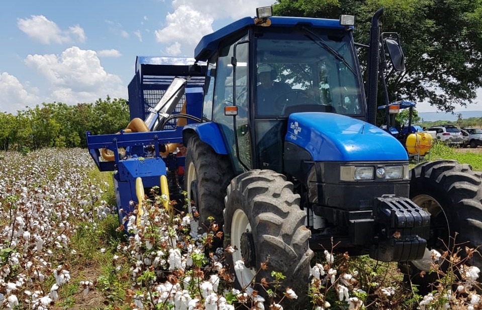 Protótipo de colheitadeira de algodão.JPEG