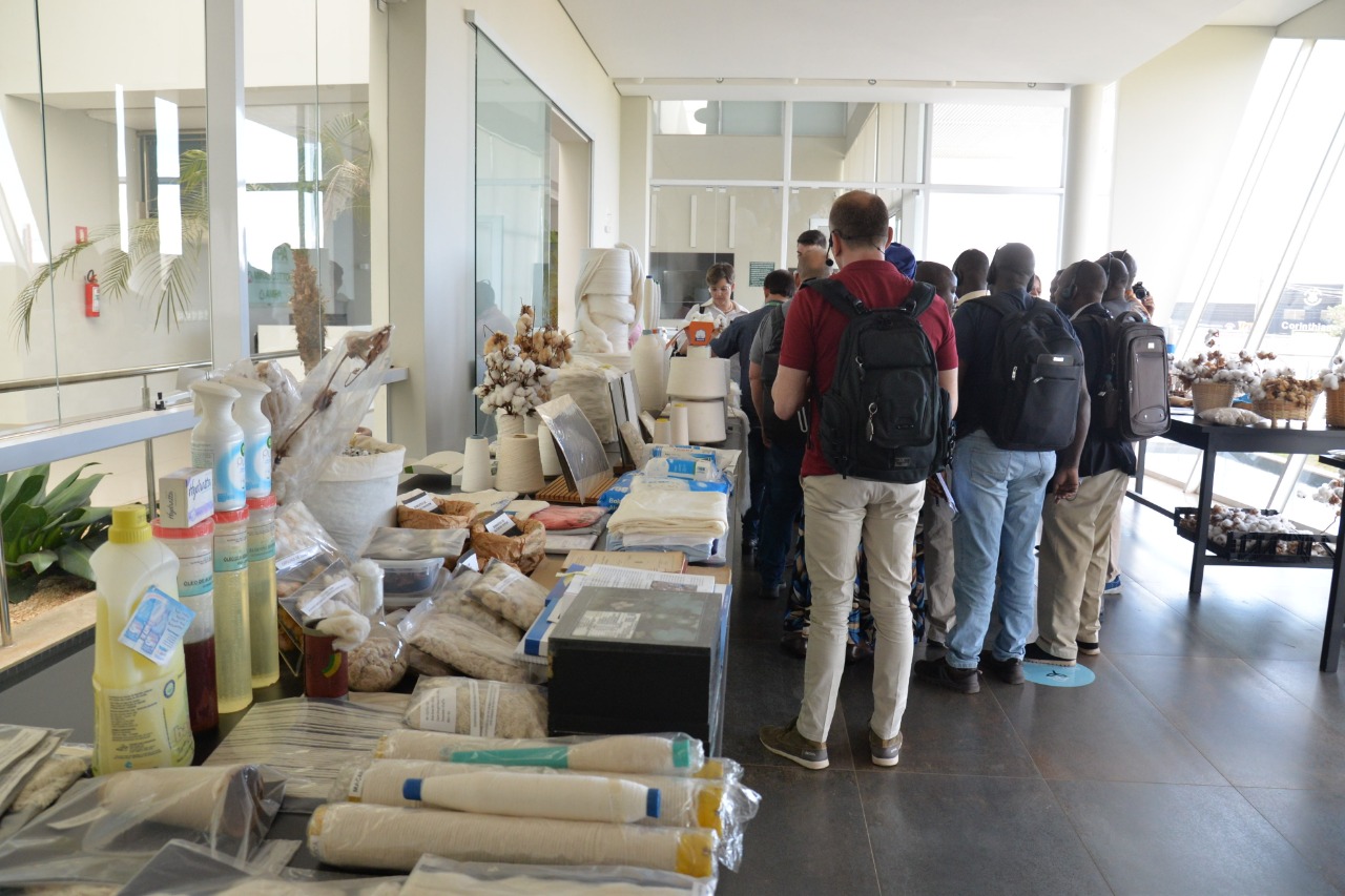 Técnicos africanos conhecem laboratórios da AMIPA 10.JPEG