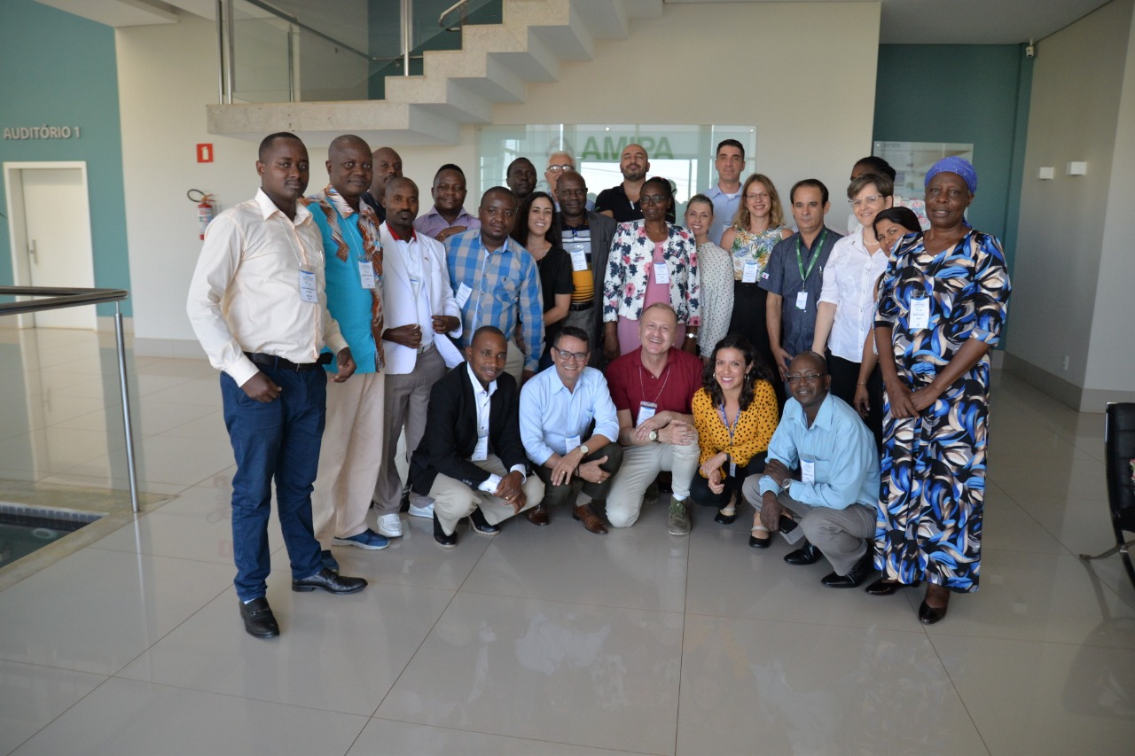 Técnicos africanos conhecem laboratórios da AMIPA 13.JPEG