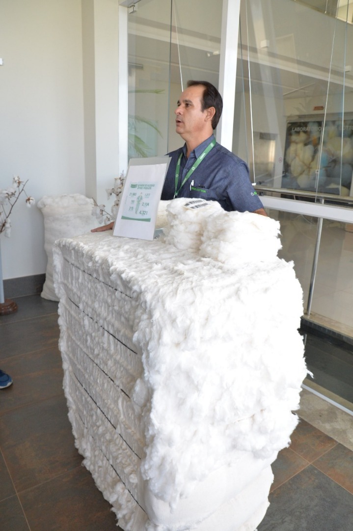 Técnicos africanos conhecem laboratórios da AMIPA 5.JPEG