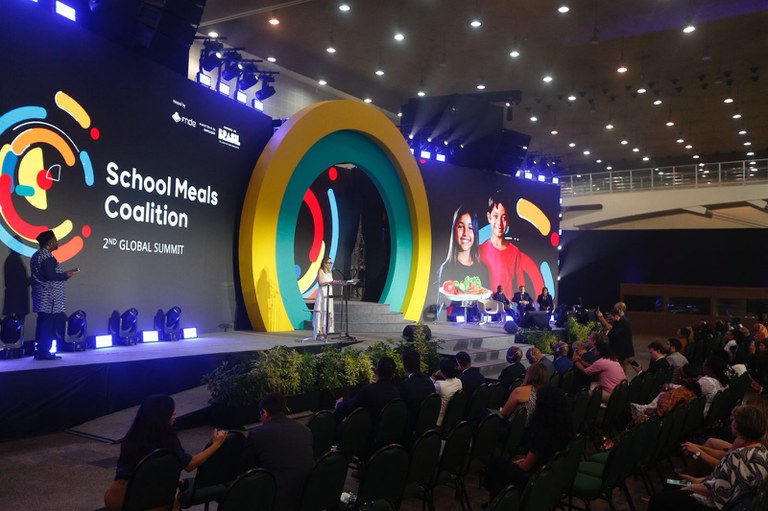 Declaração final da Coalizão Global para a Alimentação Escolar identifica avanços e acordos futuros, priorizando a alimentação escolar na governança pública. Meta é alcançar mais de 150 milhões de crianças até 2030