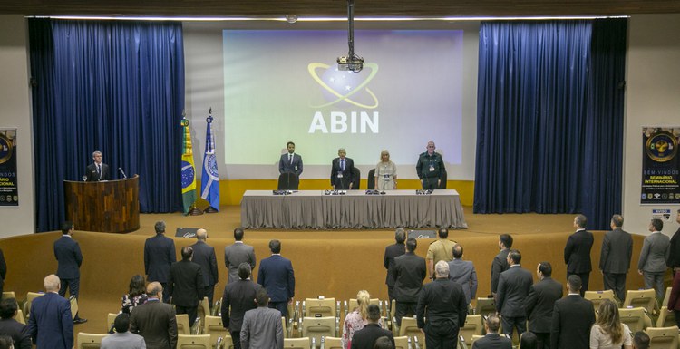 Autoridades brasileiras e paraguaias compõem mesa de abertura do Seminário