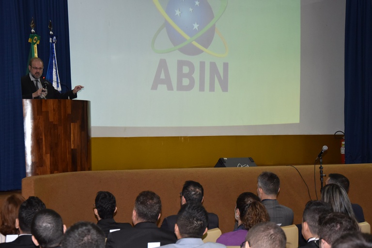 Diretor-adjutno ministra aula magna sobre Inteligência Artificial