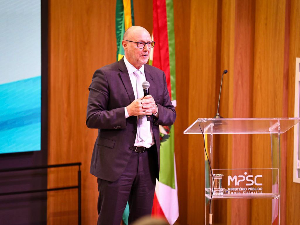 Luiz Fernando Corrêa em palestra no Ministério Público de Santa Catarina (Fonte: CISI)