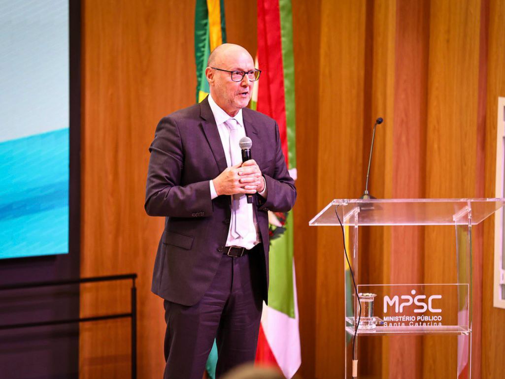 Luiz Fernando Corrêa em palestra no Ministério Público de Santa Catarina (Fonte: CISI)