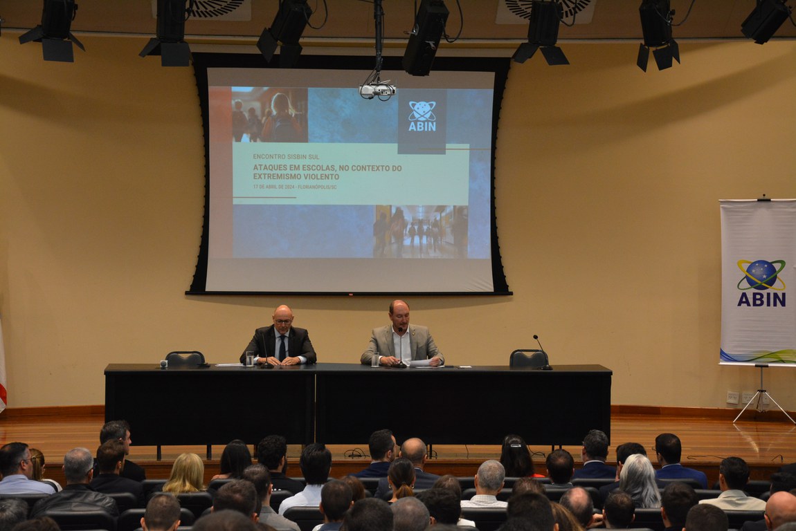 Luiz Fernando Côrrea, diretor-geral da ABIN, e deputado Mauro de Nadal fizeram a abertura do evento