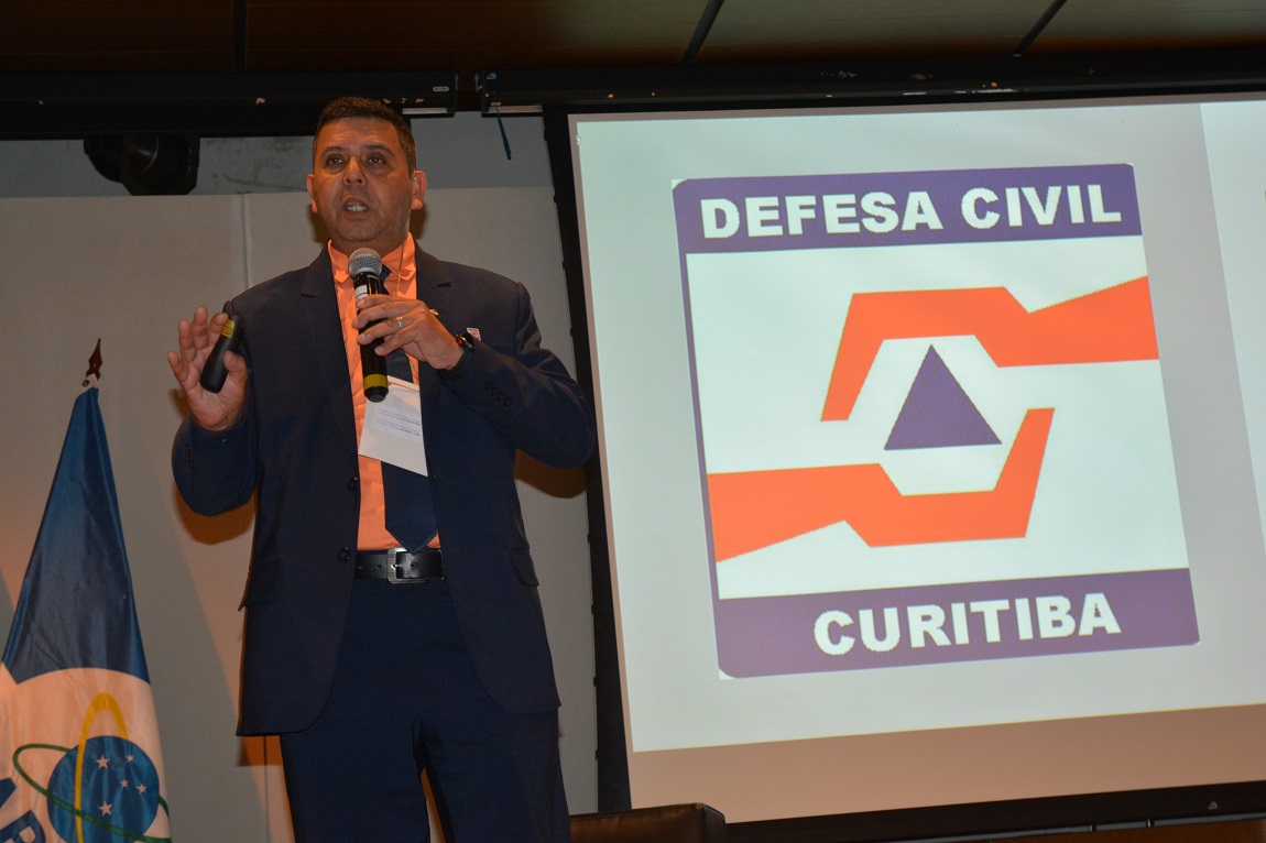 Defesa Civil de Curitiba realiza palestra sobre gestão de desastres