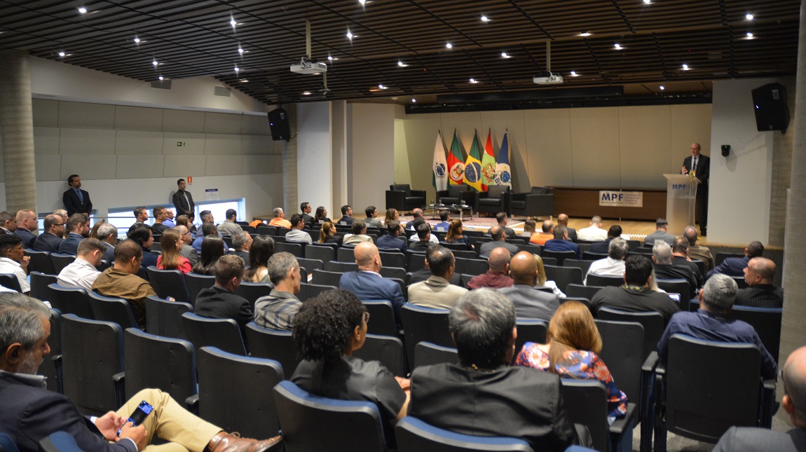 Diretor-geral da ABIN realiza abertura do evento