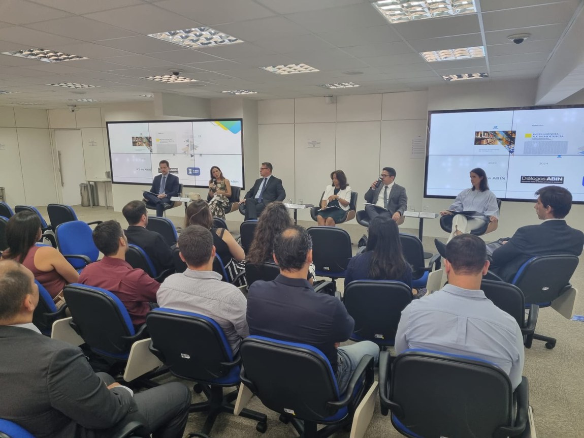 Profissionais de órgãos e empresas debateram detalhes da publicação