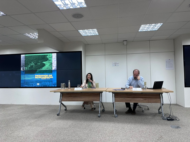 Betânia Lemos, presidente da Enap, e Marco Cepik, diretor-adjunto da ABIN