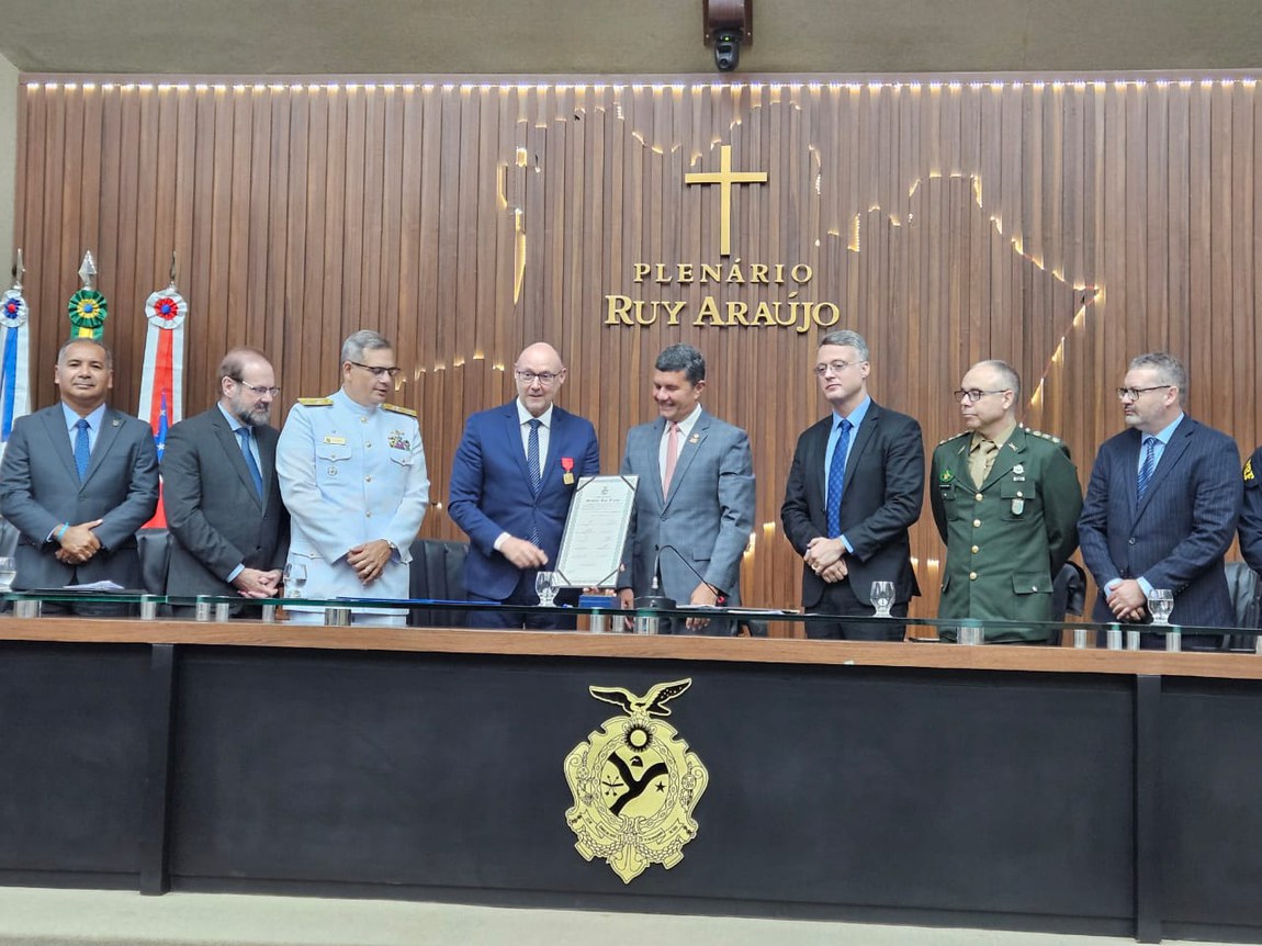 Luiz Fernando Corrêa, diretor-geral da ABIN, recebe título de Cidadão do Amazonas e Medalha Ruy Araújo