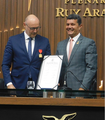 Diretor-Geral da ABIN recebe honraria