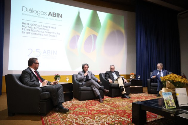 Painel “Desafios de Inteligência para a autonomia estratégica do Brasil”
