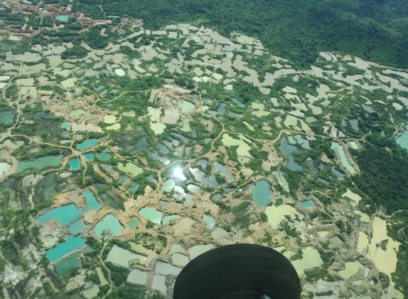 Imagem de garimpo ilegal na TIKAY capturada durante sobrevoo