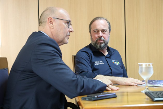 Diretor-geral da ABIN recebe ministro de Minas e Energia