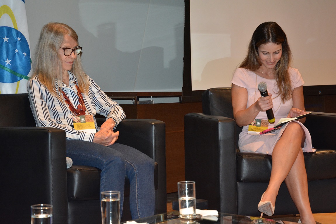 Mesa de debates sobre mudanças climáticas