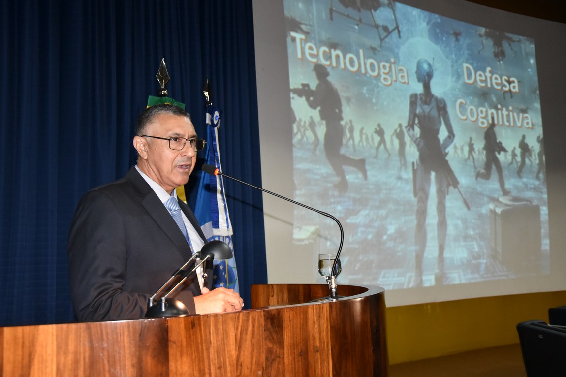 Coronel Mário Brasil, da Escola Superior de Defesa, foi o segundo palestrante da solenidade
