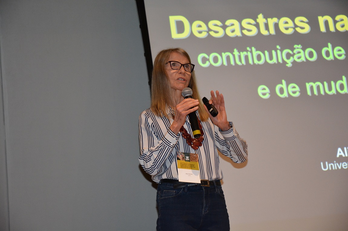 Professora doutora da Universidade Federal do Paraná