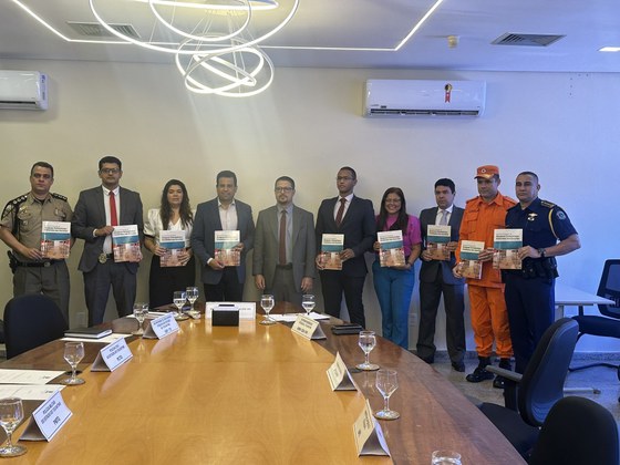 Cerimônia de entrega reuniu representantes de nove órgãos públicos