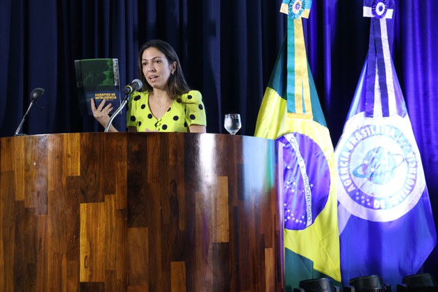 Anna Cruz, diretora da Esint, apresentou desafios de Inteligência para 2025 relativos à segurança cibernética