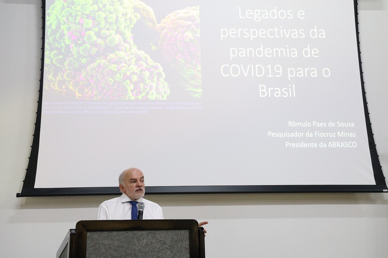 Pesquisador debate legado da atuação brasileira na covid-19