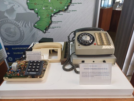 Inversor de frequência de banda