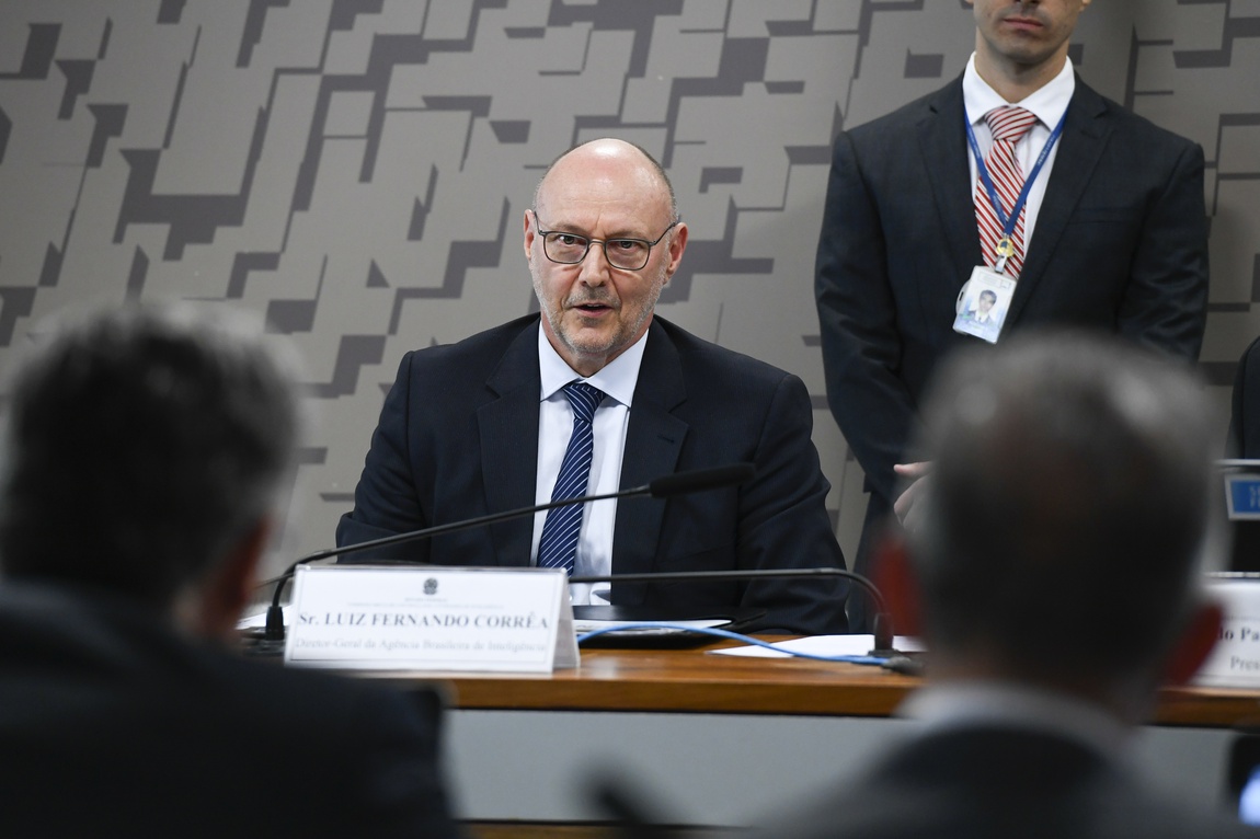 Deputados e senadores reuniram-se com o diretor-geral da ABIN (Foto: Waldemir Barreto/Agência Senado)
