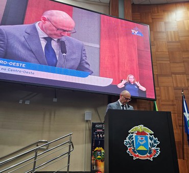 O diretor-geral da ABIN se dirige aos presentes