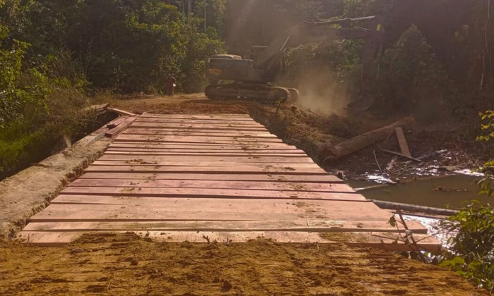 Ponte reconstruída por órgãos federais. Reprodução: Funai.