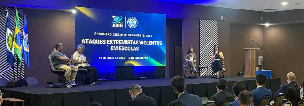 Painel: “Ataques extremistas violentos em escolas”