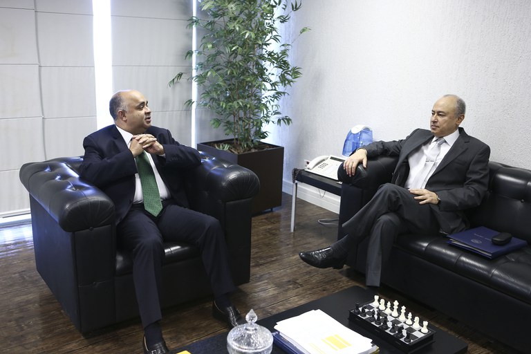 O então ministro do Esporte, George Hilton, recebe o então Diretor-geral da ABIN, Wilson Roberto Trezza. (05/11/2015) / Foto: Roberto Castro - Ministério do Esporte