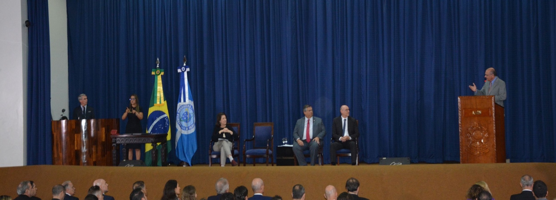 Imagem carrossel - Autoridades.jpg