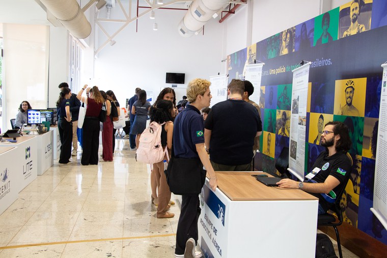Apresentação de trabalhos no IIICAB.
