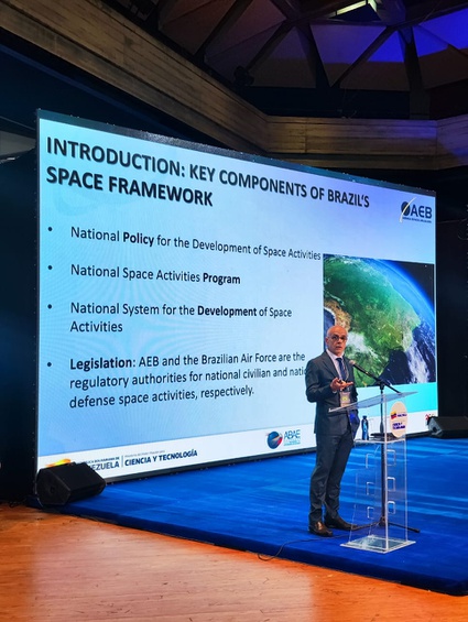 Diretor da AEB, Rodrigo Leonardi apresentou a palestra Espaço para o Bem Público: Oportunidades do Programa Nacional de Atividades Espaciais do Brasil
